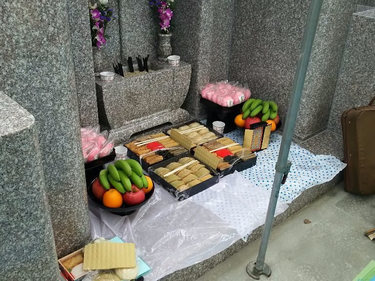 お供え物（納骨式）