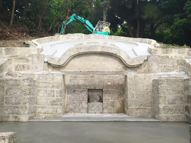 石灰岩墓　改修工事（与那原町）