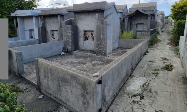 「今のうちに、私ができること」— ボロボロになったコンクリート墓を、一生モノの御影石で建て替える価値。