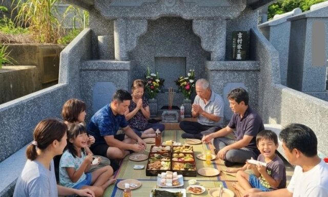 春の風に乗って集う。沖縄の「シーミー」と、変わりゆくお墓のカタチ