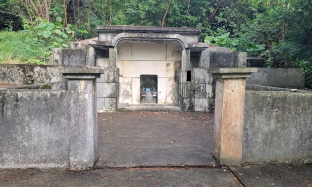 【うるま市】世界遺産を望む場所で、S家之墓の改修工事をご依頼いただきました。